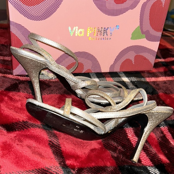 Via Pinky silver sparkly heels. Size 8 - Picture 4 of 4